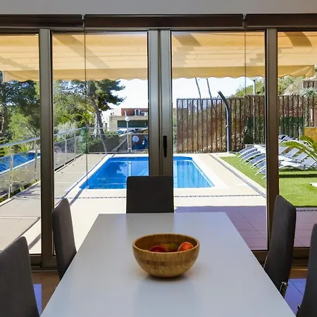 Nina Planetcostadorada Villa Tarragona